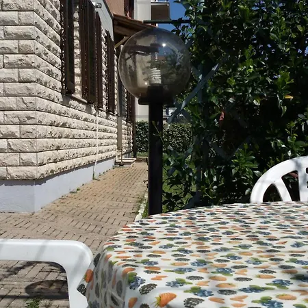 Casa Aralia Con Giardino *